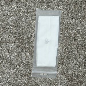 ALO Yoga White Hair Accessory